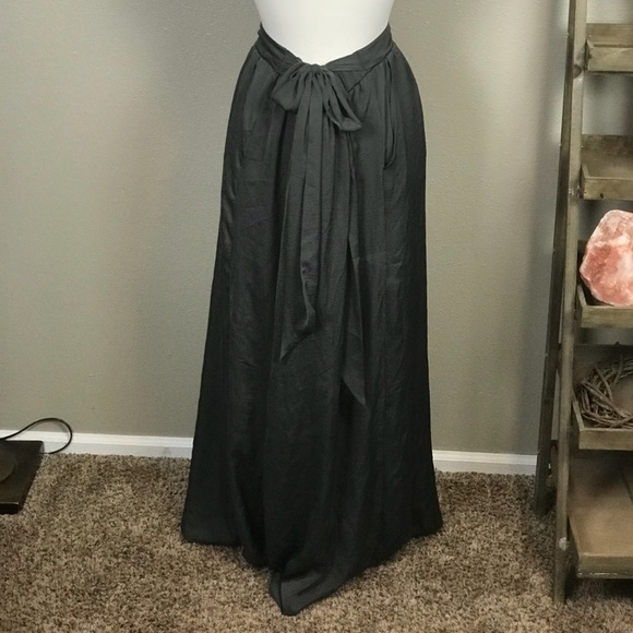 Forever 21 Dresses & Skirts - Forever 21 plus maxi skirt with bow sz 3x